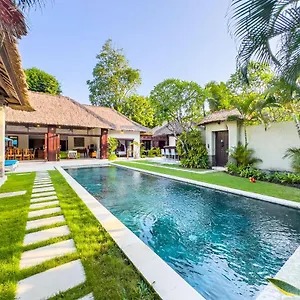 Alore Managed By Bugis Villa